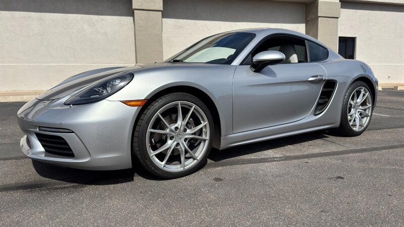 2019 Porsche 718 Cayman - Photo 2 - Fountain Hills, AZ 85268