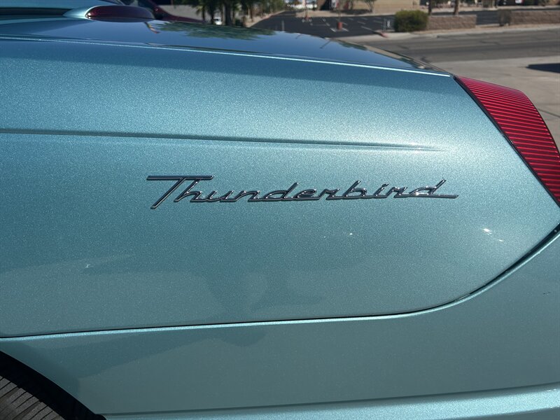 2002 Ford Thunderbird Deluxe - Photo 32 - Lake Havasu City, AZ 86403