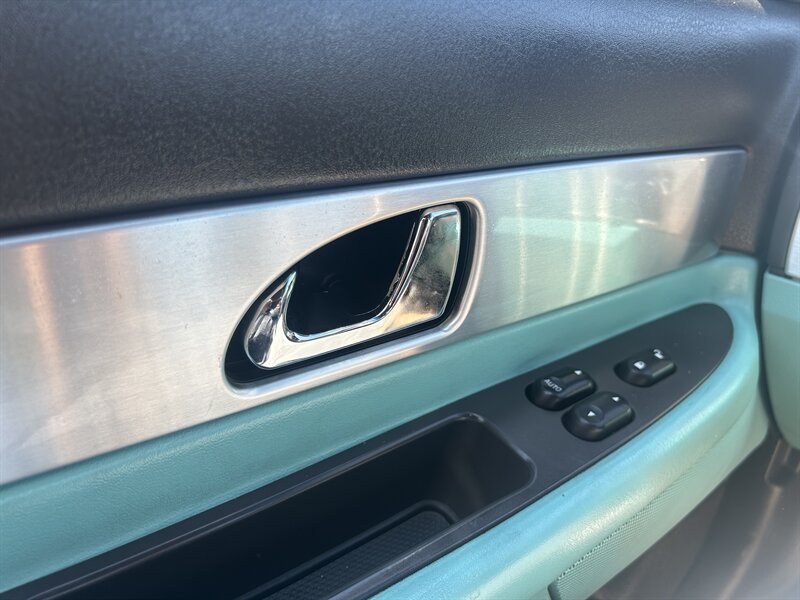 2002 Ford Thunderbird Deluxe - Photo 25 - Lake Havasu City, AZ 86403