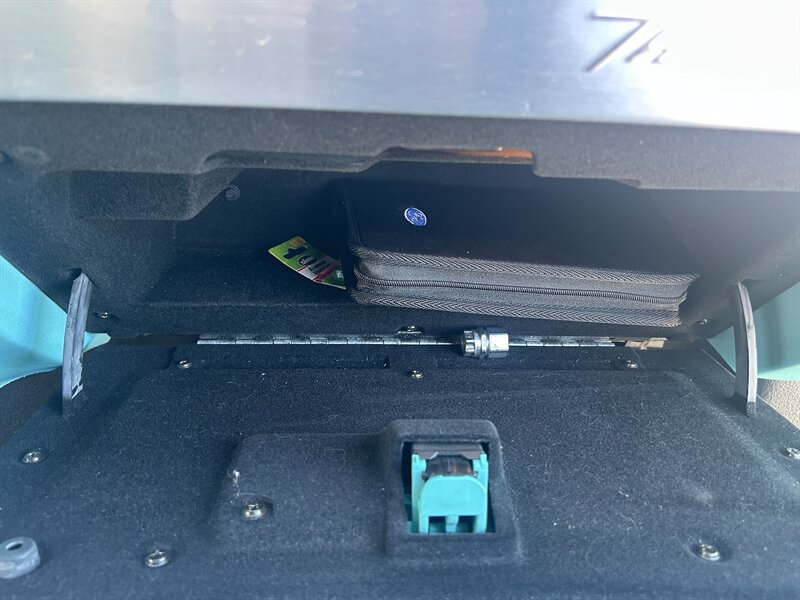 2002 Ford Thunderbird Deluxe - Photo 31 - Lake Havasu City, AZ 86403