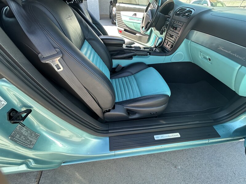 2002 Ford Thunderbird Deluxe - Photo 22 - Lake Havasu City, AZ 86403