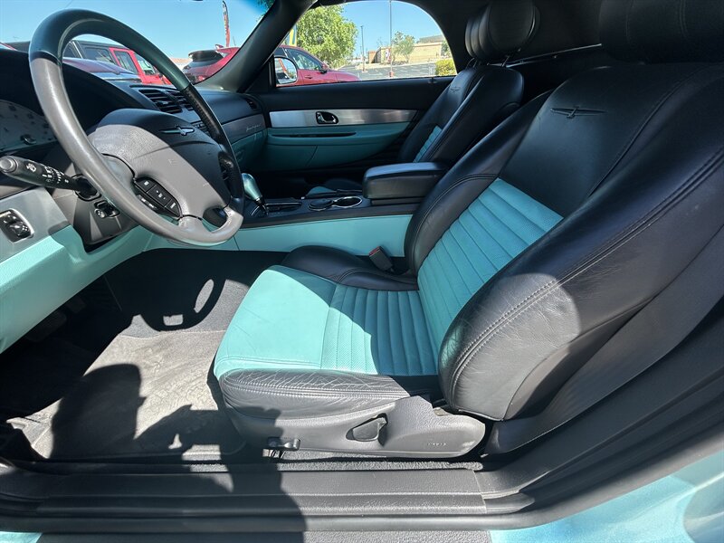 2002 Ford Thunderbird Deluxe - Photo 14 - Lake Havasu City, AZ 86403