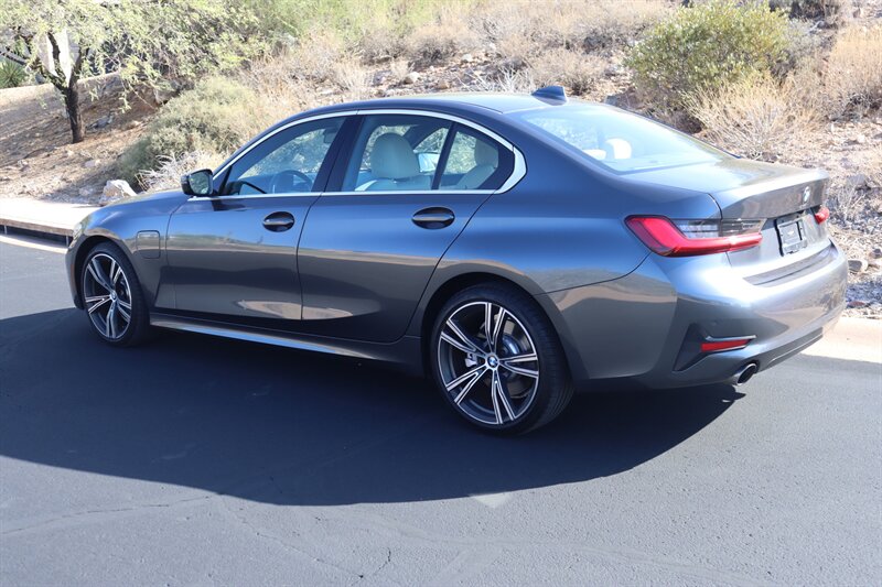 2021 BMW 330e - Photo 4 - Fountain Hills, AZ 85268