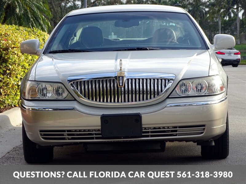 2004 Lincoln Town Car Ultimate  Limited - Photo 2 - West Palm Beach, FL 33411
