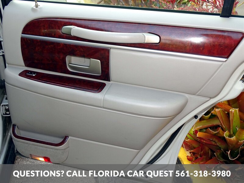 2004 Lincoln Town Car Ultimate  Limited - Photo 39 - West Palm Beach, FL 33411