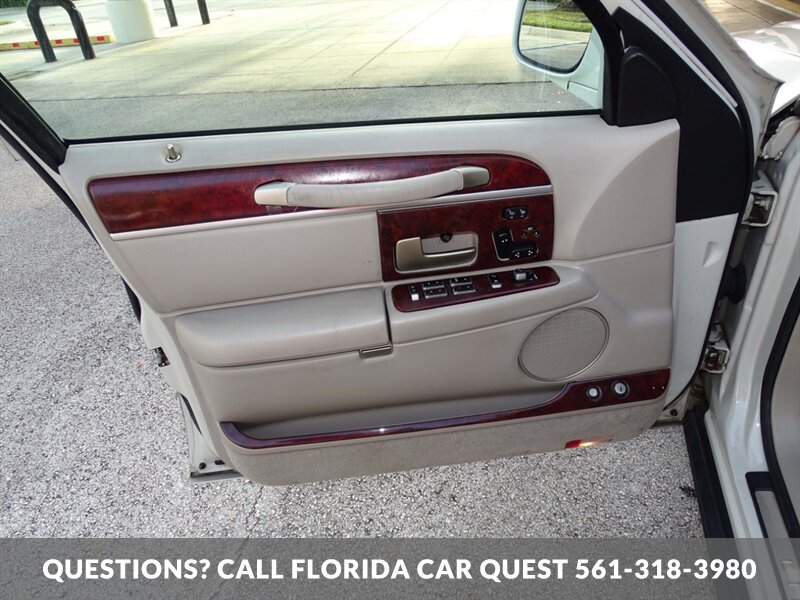 2004 Lincoln Town Car Ultimate  Limited - Photo 38 - West Palm Beach, FL 33411