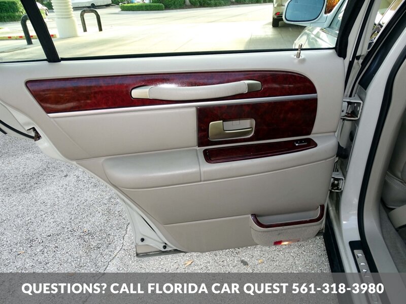 2004 Lincoln Town Car Ultimate  Limited - Photo 40 - West Palm Beach, FL 33411