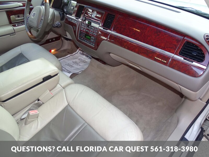 2004 Lincoln Town Car Ultimate  Limited - Photo 28 - West Palm Beach, FL 33411