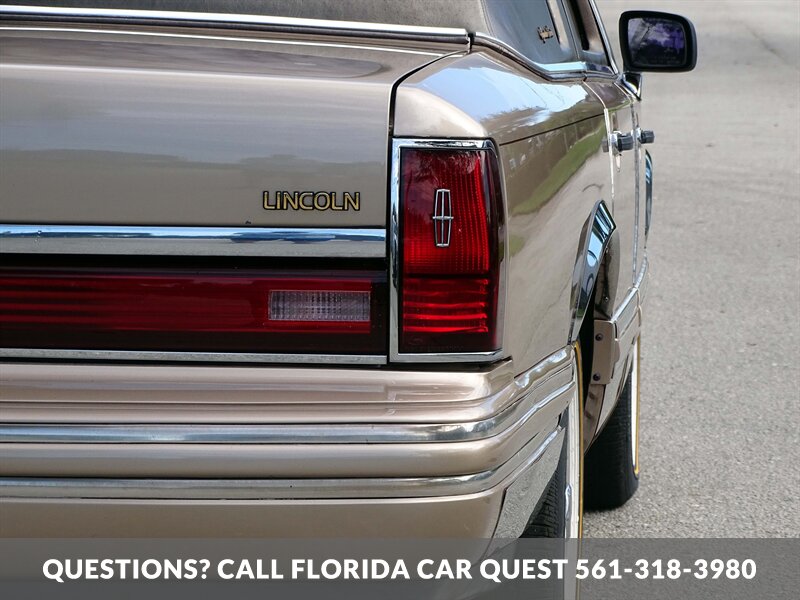 1992 Lincoln Town Car Signature   - Photo 11 - West Palm Beach, FL 33411