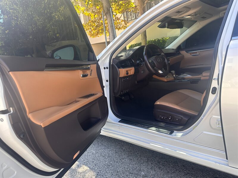 2018 Lexus ES 350 photo