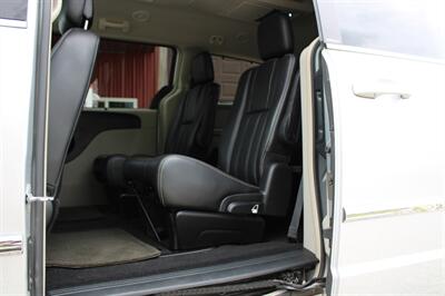 2012 Chrysler Town & Country Touring-L   - Photo 14 - Maxwell, IN 46154