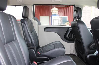2012 Chrysler Town & Country Touring-L   - Photo 27 - Maxwell, IN 46154