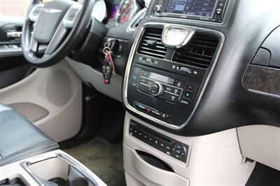 2012 Chrysler Town & Country Touring-L   - Photo 30 - Maxwell, IN 46154