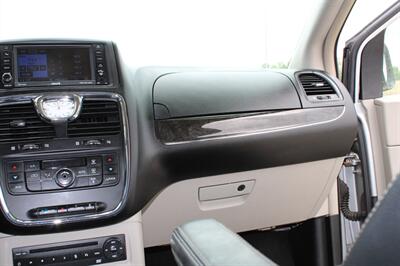 2012 Chrysler Town & Country Touring-L   - Photo 28 - Maxwell, IN 46154
