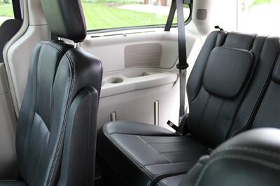 2012 Chrysler Town & Country Touring-L   - Photo 22 - Maxwell, IN 46154