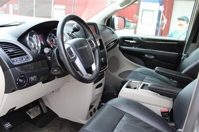 2012 Chrysler Town & Country Touring-L   - Photo 12 - Maxwell, IN 46154