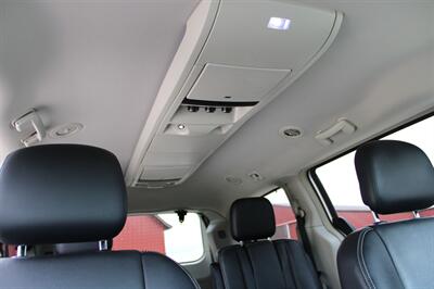 2012 Chrysler Town & Country Touring-L   - Photo 33 - Maxwell, IN 46154