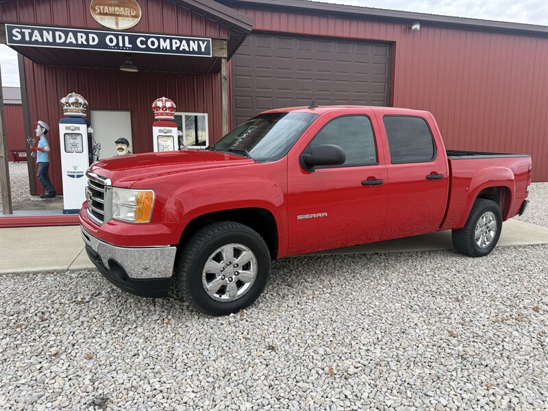 2013 GMC Sierra 1500 SLE   - Photo 1 - Shirley, IN 47384