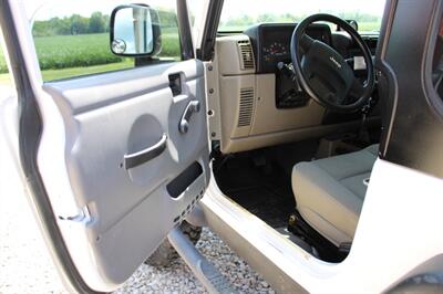 2006 Jeep Wrangler SE SE 2dr SUV   - Photo 58 - Maxwell, IN 46154