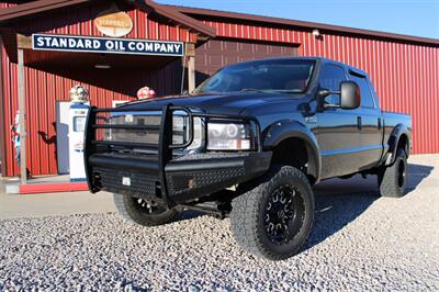 2004 Ford F-250 Super Duty 4dr Crew Cab Lariat   - Photo 2 - Maxwell, IN 46154