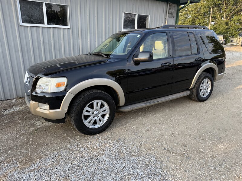 2010 Ford Explorer Eddie Bauer   - Photo 1 - Shirley, IN 47384