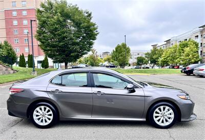 2020 Toyota Camry LE   - Photo 4 - Manassas, VA 20110