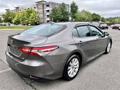 2020 Toyota Camry LE   - Photo 5 - Manassas, VA 20110