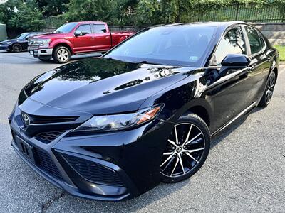 2021 Toyota Camry SE   - Photo 1 - Manassas, VA 20110