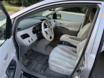 2011 Toyota Sienna LE 8-Passenger   - Photo 12 - Manassas, VA 20110