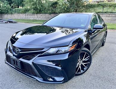 2022 Toyota Camry SE   - Photo 1 - Manassas, VA 20110