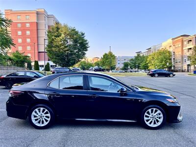 2021 Toyota Camry LE   - Photo 4 - Manassas, VA 20110