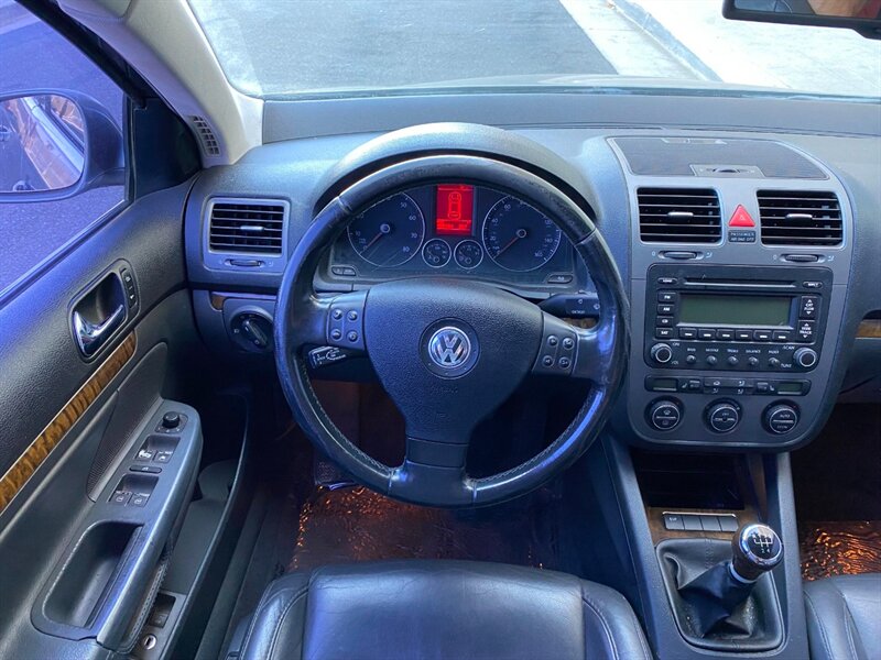 2005 Volkswagen Jetta 2.5 photo
