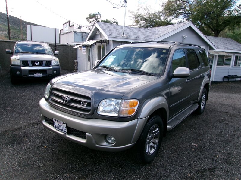 2004 Toyota Sequoia SR5  