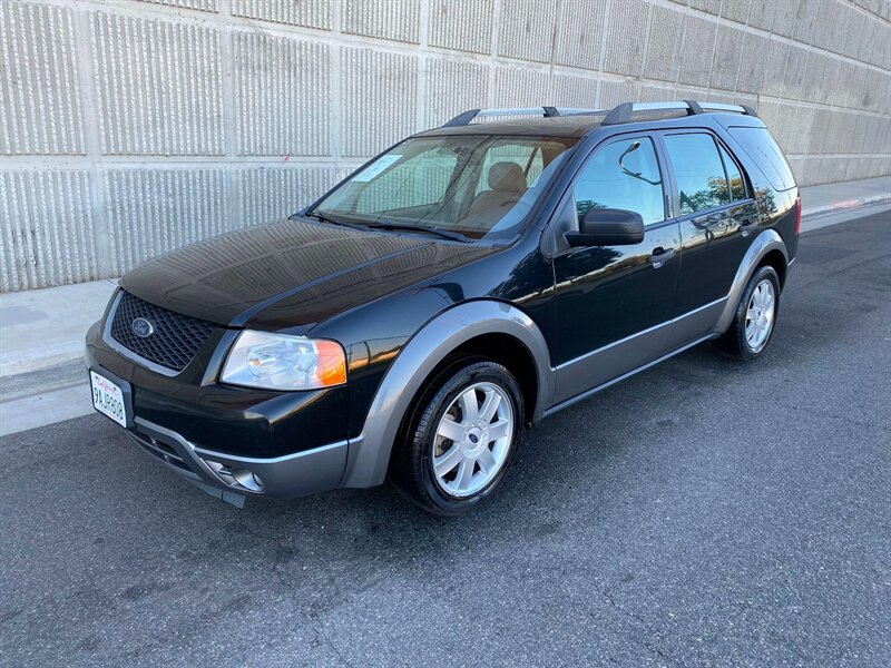 The 2005 Ford FreeStyle SE photos