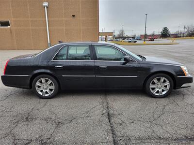 2010 Cadillac DTS Platinum Collection   - Photo 6 - Elyria, OH 44035