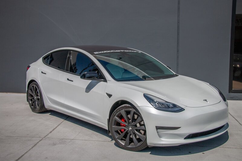 The 2018 Tesla Model 3 Long Range Performance photos