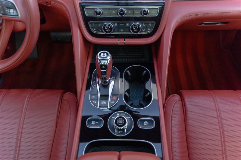 2021 Bentley Bentayga V8 photo