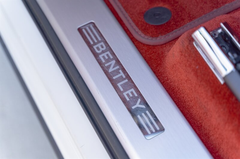 2021 Bentley Bentayga V8 photo