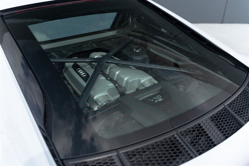 2020 Audi R8 5.2 quattro photo