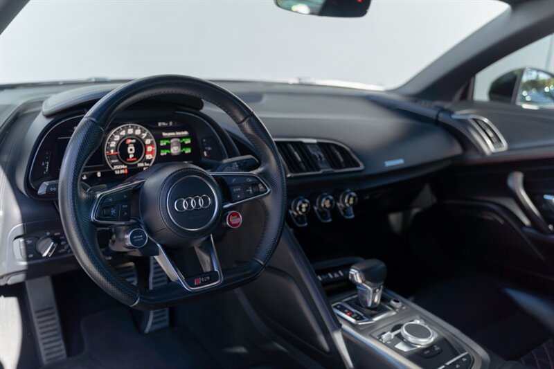 2017 Audi R8 5.2 quattro photo
