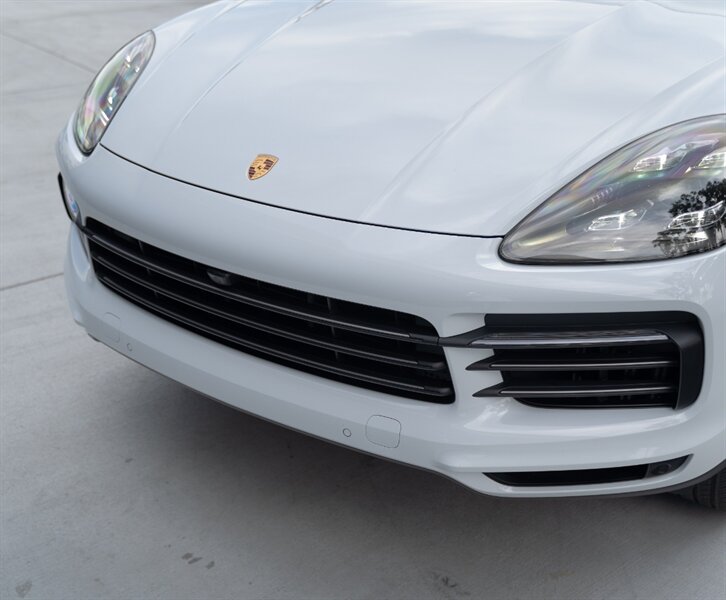 2023 Porsche Cayenne Platinum Edition photo