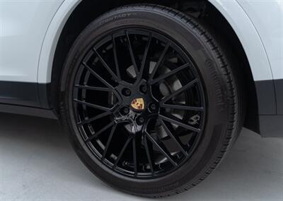 2023 Porsche Cayenne Platinum Edition   - Photo 29 - Tustin, CA 92780