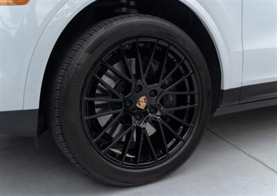 2023 Porsche Cayenne Platinum Edition   - Photo 28 - Tustin, CA 92780