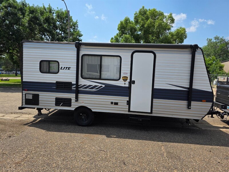 2020 Keystone ZINGER LITE BY CROSSROADS M-18RK  