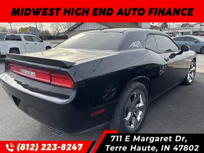 2013 Dodge Challenger SXT   - Photo 2 - Terre Haute, IN 47802