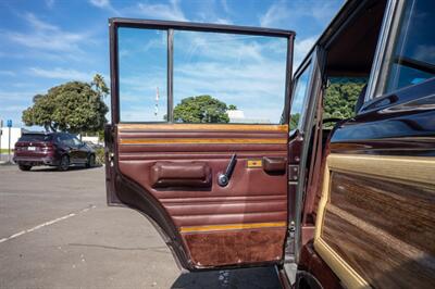 1990 Jeep Grand Wagoneer   - Photo 94 - Spring Valley, CA 91978