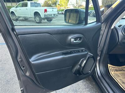 2016 Jeep Renegade Latitude 4x4 SUV - Photo 17 - San Jose, CA 95128