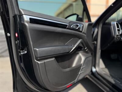 2016 Porsche Cayenne   - Photo 15 - North Hills, CA 91343