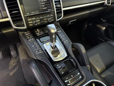 2016 Porsche Cayenne   - Photo 9 - North Hills, CA 91343