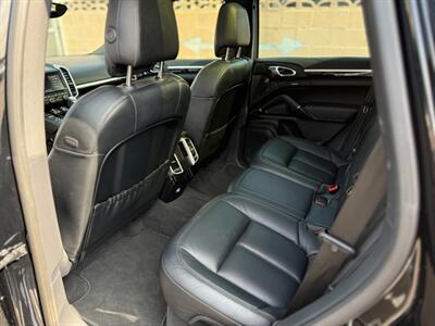 2016 Porsche Cayenne   - Photo 16 - North Hills, CA 91343